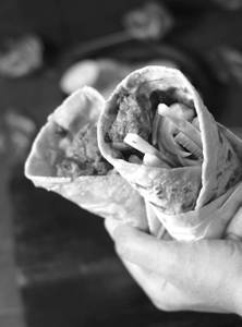 Chicken Roll Kolkata Style - 7 Inches