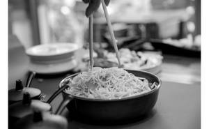 Hakka Noodles (750 Ml)