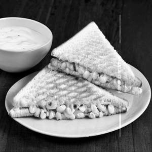Cheesy Creamy Corn Sandwich