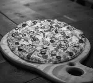 Cheese paneer full moof pizza