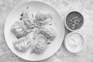 White Sauce Momos 
