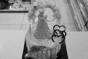 Eggless Doll Cake [600 Grams]