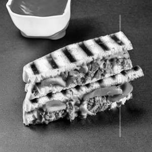 Paneer Chilli Grilled Sandwich