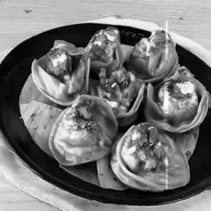 Butter Garlic Paneer Fried Momos
