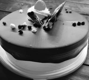 Birthday Cake 1/2 pound Choclate 