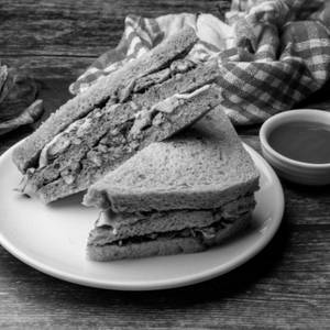 Pahadi Chicken Sandwich (non-veg)