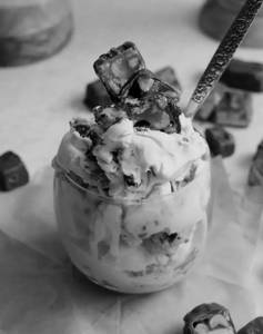 Yo! Snicker Sundae