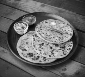 Aloo Paratha (02 Pcs)