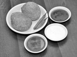 Kadhi kachori