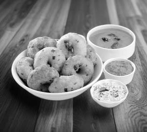 Medu Vada (04 Pcs)