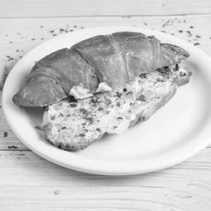 Cheesy Chilli Baked Croissant (Veg)