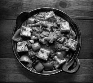 Spicy schezwan paneer [6 pieces]