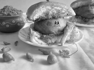 Aamchi Mumbai Vadapav