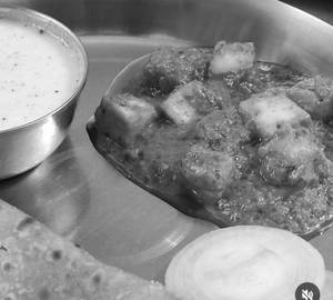 Thali Paneer Masala With 2 Salty paratha Butter