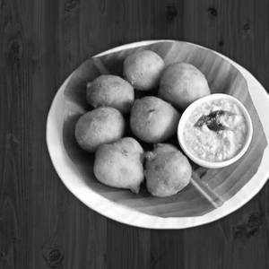 Mangalore Bajji (4 Pcs)