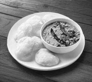 Luchi 6pc + Cholar Daal