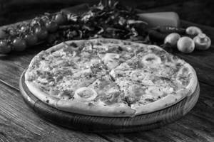 Cheesey Chicken Tikka Pizza