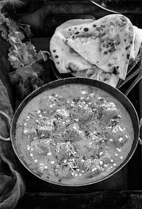 Masala Chaap With Laccha And Naan