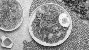 Egg & Chicken Hong Kong Noodles 