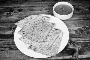 Onion Stuffed Naan With Gravy