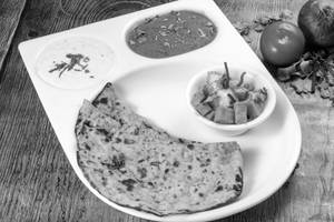 Dal Makhani With Missi Roti
