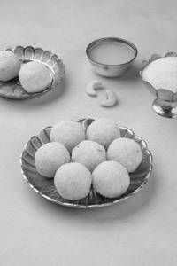 Mulu Rava Laddu