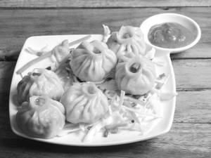 Veg momos [8 pcs]