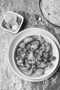 Aloo Gobi & 3 Roti