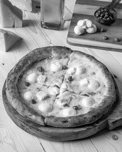 Quattro Formaggi Pizza