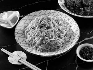 Wok Tossed Hakka Noodles Vegetable