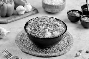 Paneer In Hot Garlic Bowl With Schezwan Noodles