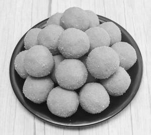 Plain Besan Laddu
