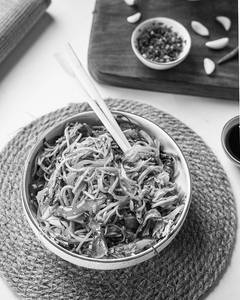 Chilli Basil Hakka Noodles