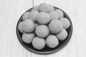 Desi Ghee Besan Laddu