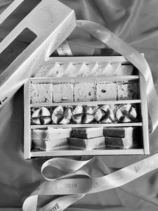 Golden 4 Line Gift Box 02