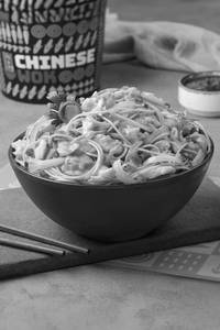 Double Egg Hakka Noodles - Half (500 ml)