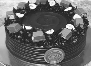 Kitkat Eclair Crunchy Cake (480 Gm)