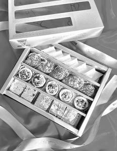 Golden 4 Line Gift Box 01