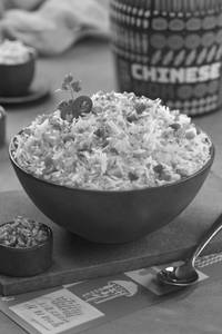 Veg Burnt Garlic Fried Rice - Half (500 ml)