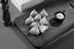 Punjabi Mini Samosas[8 Pieces]