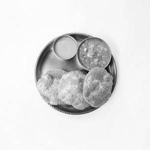 Mutter Poori With Aloo Raseela ( No Onion / Garlic )