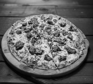 Paper barbeque chicken pizza