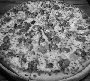 Chicken olive pizza