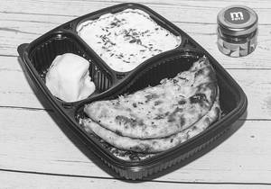 Paneer Pyaaz Paratha / 2pcs