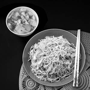 Chilli Garlic Veg Noodles Bowl