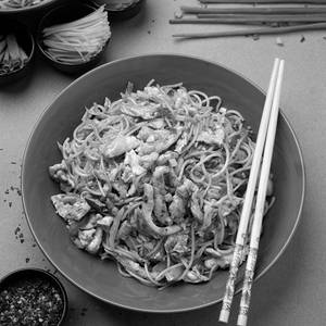 Chilli Garlic Noodles Chicken