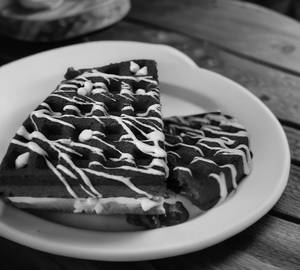 Red velvet white choco waffle