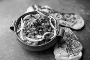 Amritsari Naan With Chole (2 Pcs)