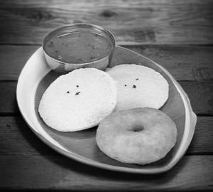 1 Piece Idly +2 Vada