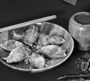 Prawns fried momos [6 pieces]
